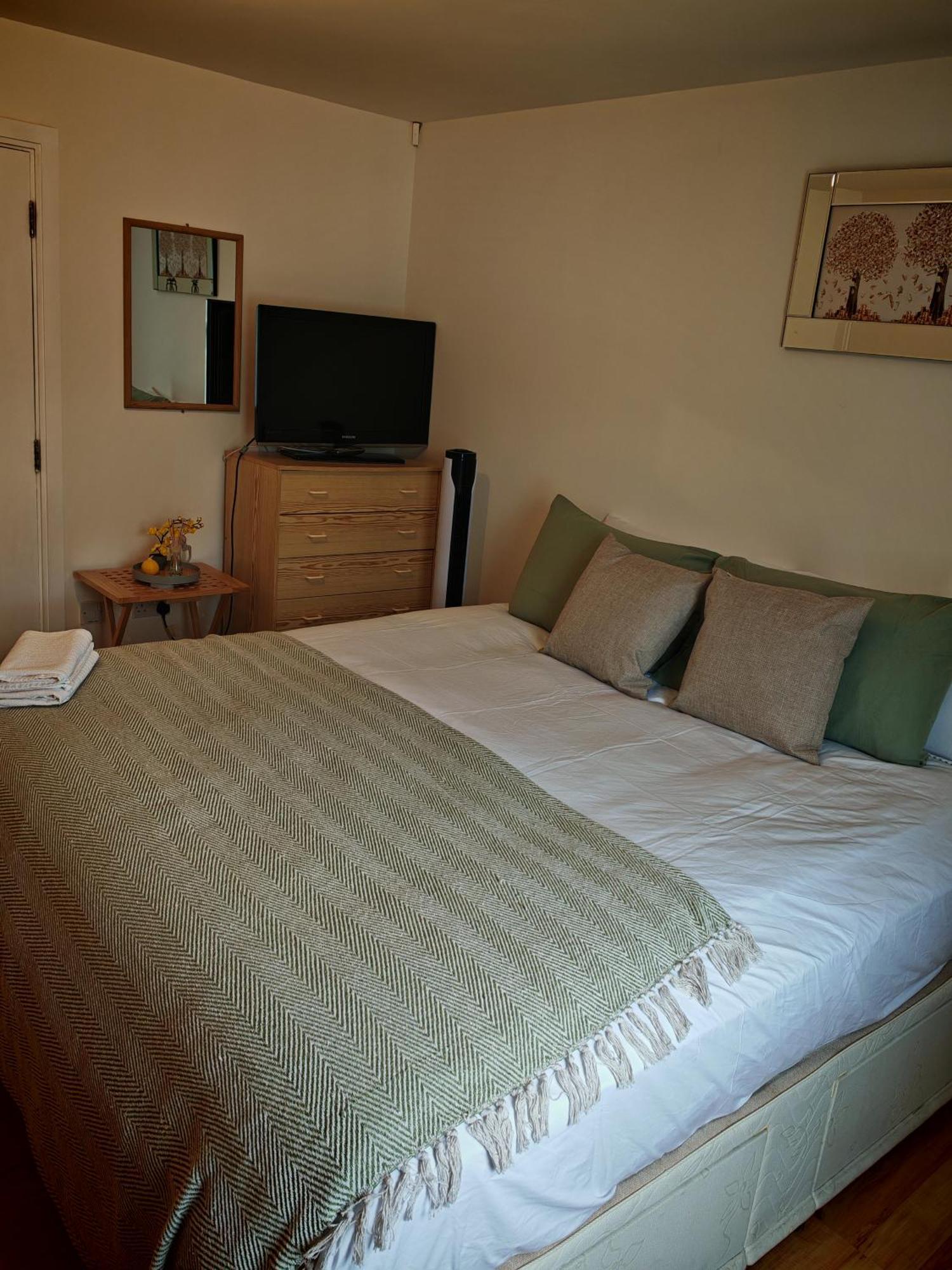 Spacious & Cosy Double And Single Bedrooms Close To Hendon & Colindale Tube Stations Exteriör bild